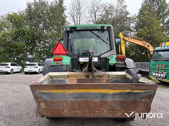 Traktor John Deere 6210 med vikplog och sandspridare 4 of 30