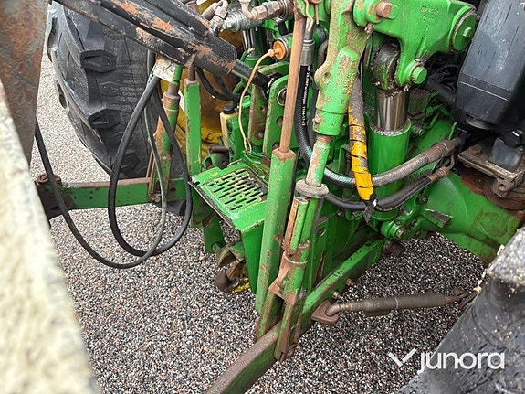 Traktor John Deere 6210 med vikplog och sandspridare 22 of 30