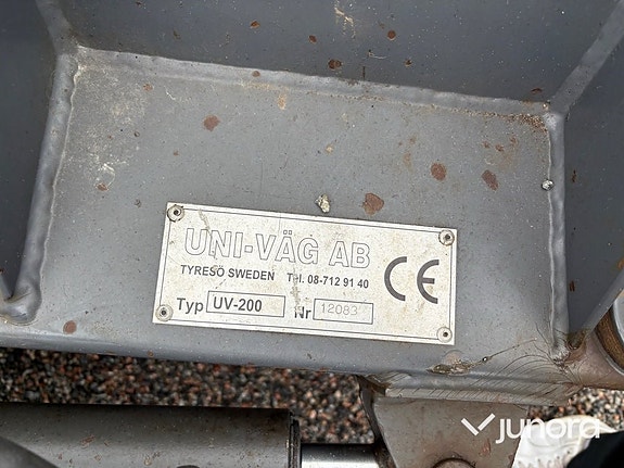 Redskapsbärare Wille 345 med vikplog och sandspridare 11 of 30