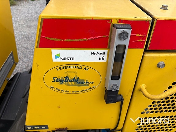 Redskapsbärare Wille 345 med vikplog och sandspridare 20 of 30