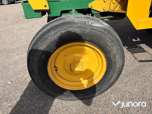 Traktor John Deere 2130 med Trima frontlastare 17 of 30