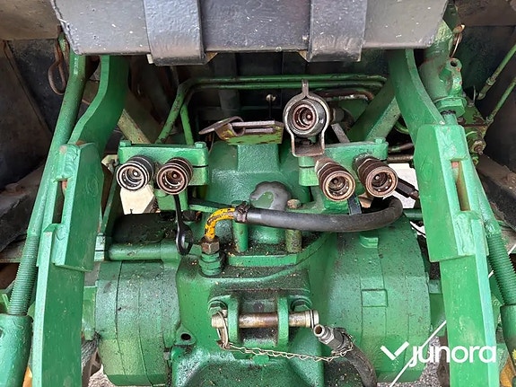 Traktor John Deere 2130 med Trima frontlastare 30 of 30