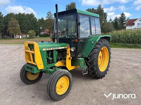 Traktor John Deere 2130 med Trima frontlastare