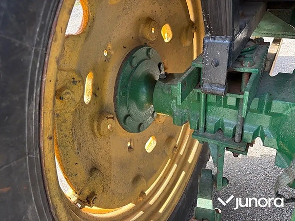 Traktor John Deere 2130 med Trima frontlastare 28 of 30