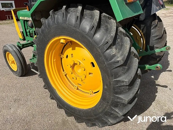 Traktor John Deere 2130 med Trima frontlastare 26 of 30