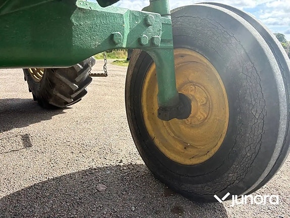 Traktor John Deere 2130 med Trima frontlastare 18 of 30