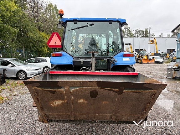 Traktor New Holland TL 90 med vikplog och sandspridare 4 of 30