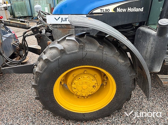Traktor New Holland TL 90 med vikplog och sandspridare 9 of 30