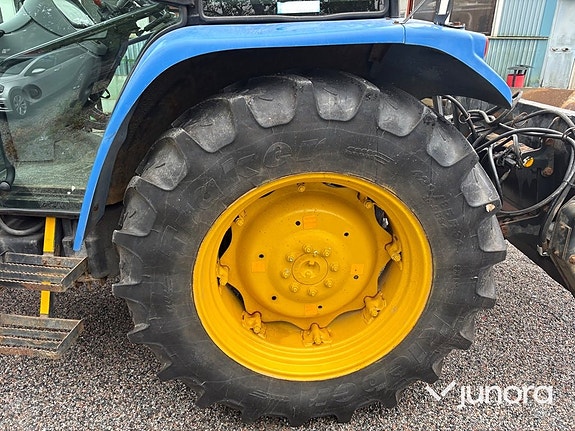 Traktor New Holland TL 90 med vikplog och sandspridare 11 of 30