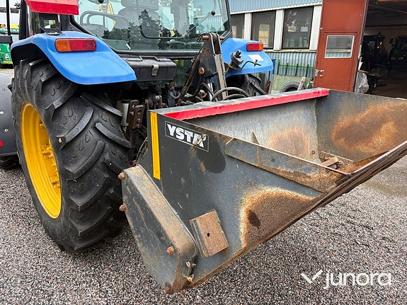 Traktor New Holland TL 90 med vikplog och sandspridare 12 of 30
