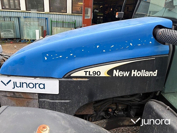 Traktor New Holland TL 90 med vikplog och sandspridare 24 of 30
