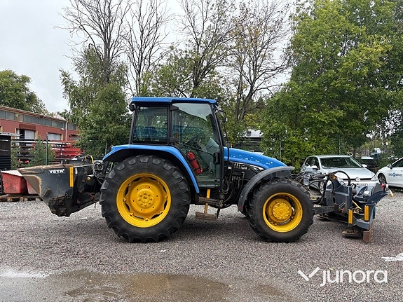 Traktor New Holland TL 90 med vikplog och sandspridare 6 of 30