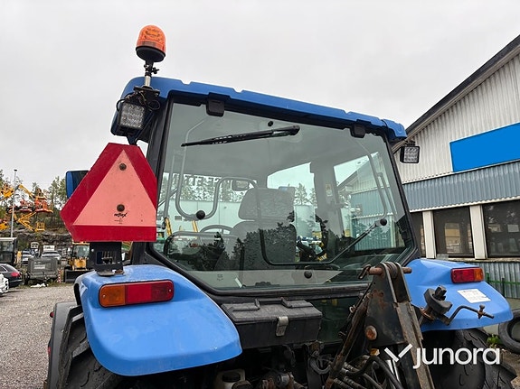 Traktor New Holland TL 90 med vikplog och sandspridare 26 of 30