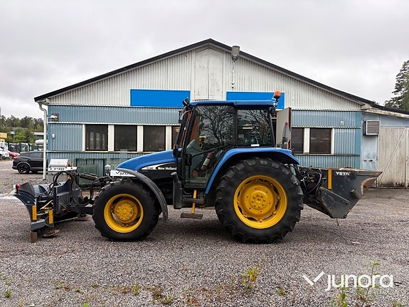 Traktor New Holland TL 90 med vikplog och sandspridare 2 of 30