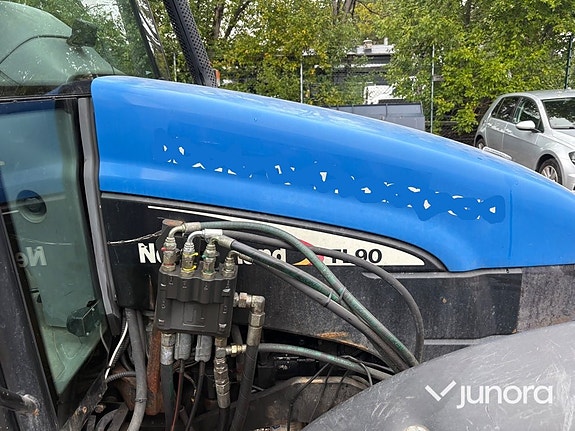 Traktor New Holland TL 90 med vikplog och sandspridare 18 of 30