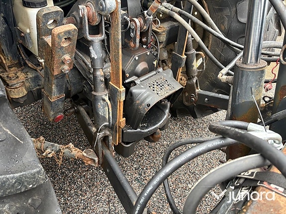 Traktor New Holland TL 90 med vikplog och sandspridare 28 of 30