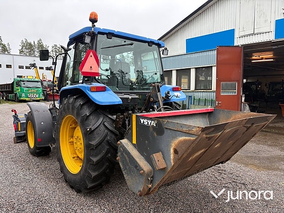 Traktor New Holland TL 90 med vikplog och sandspridare 3 of 30
