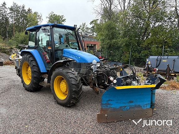 Traktor New Holland TL 90 med vikplog och sandspridare 7 of 30