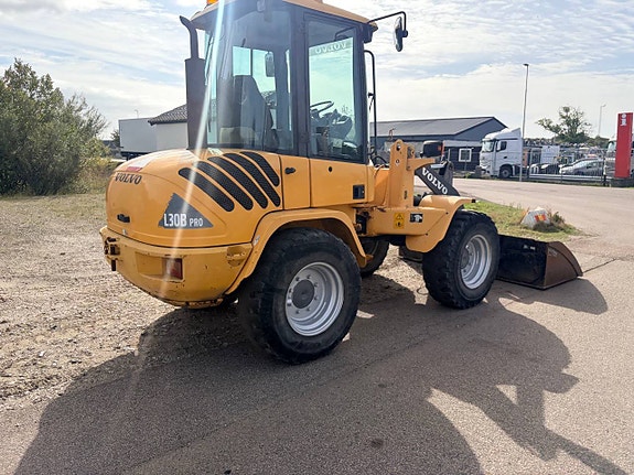 Volvo L 30 B PRO 3 of 12