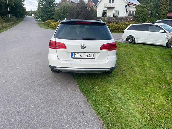 Volkswagen Passat Alltrack 3 of 8