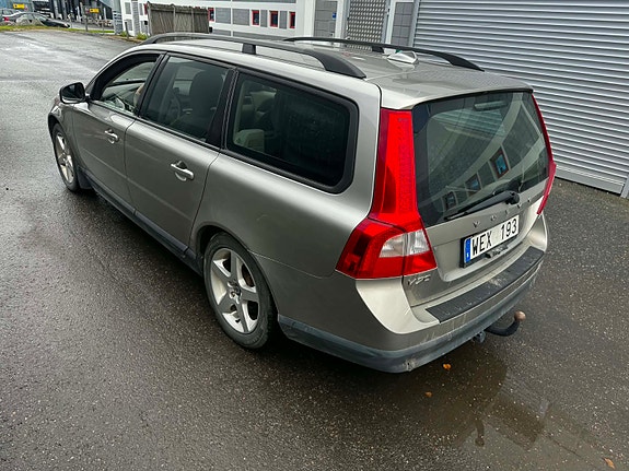 Volvo V70 3 of 8