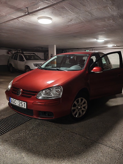 Volkswagen Golf V 2 of 5