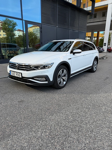 Volkswagen Passat Alltrack 3 of 18