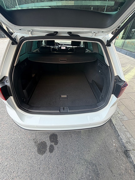 Volkswagen Passat Alltrack 11 of 18
