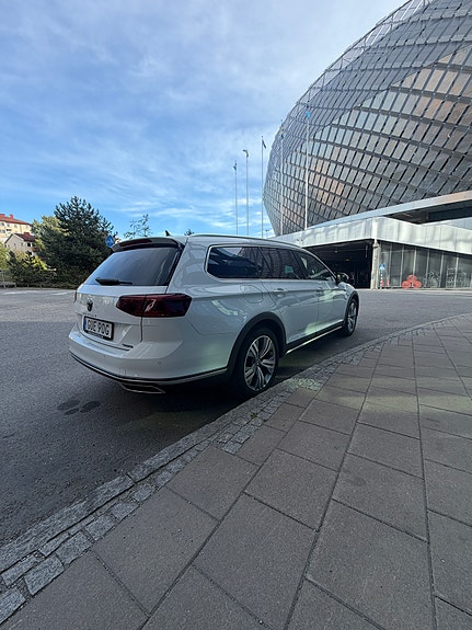 Volkswagen Passat Alltrack 8 of 18