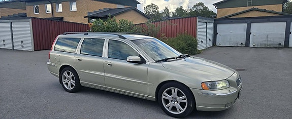 Volvo V70 3 of 6