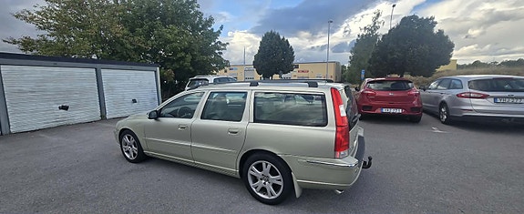 Volvo V70 2 of 6
