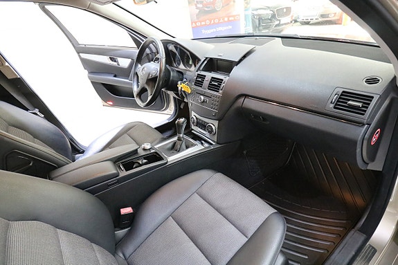 Mercedes-Benz C220 14 of 19