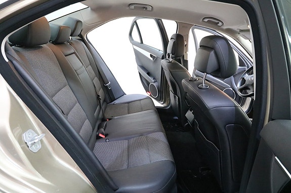 Mercedes-Benz C220 17 of 19
