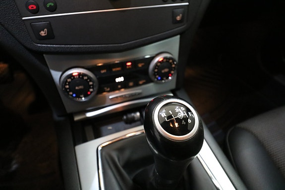 Mercedes-Benz C220 13 of 19
