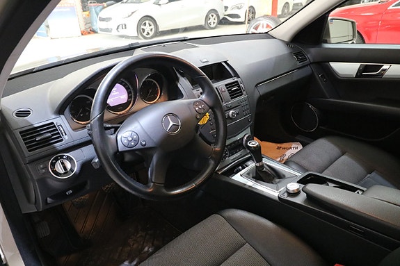 Mercedes-Benz C220 9 of 19