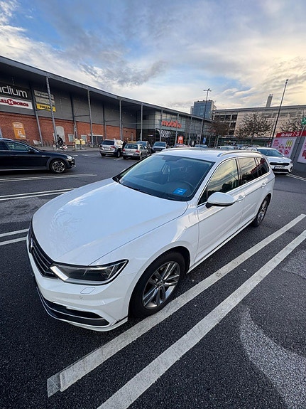 Volkswagen Passat 2 of 6