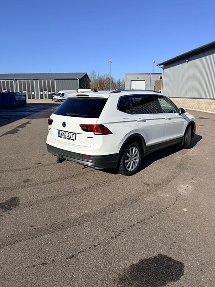 Volkswagen Tiguan Allspace 2 of 5