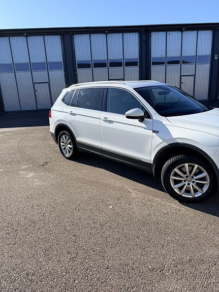 Volkswagen Tiguan Allspace 3 of 5