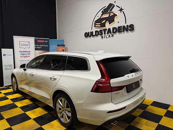 Volvo V60 8 of 30