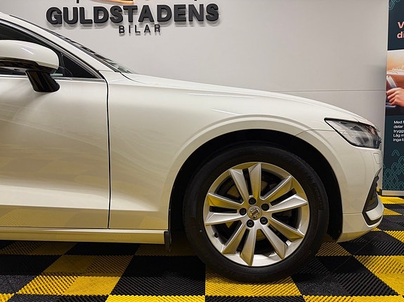 Volvo V60 5 of 30