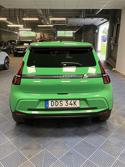 Renault 5 E-Tech 5 of 13