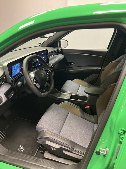 Renault 5 E-Tech 8 of 13