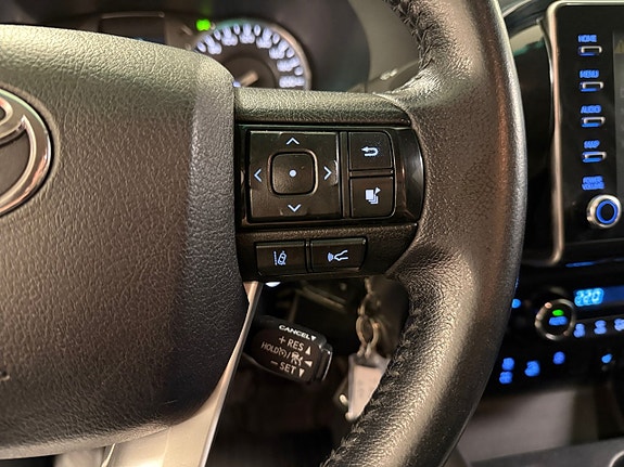 Toyota HiLux 16 of 19