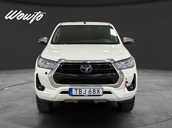 Toyota HiLux 2 of 19