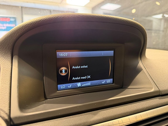 Volvo XC70 13 of 29