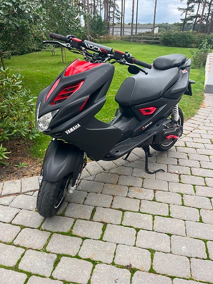 Yamaha Aerox 2 of 4