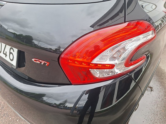 Peugeot 208 5 of 12