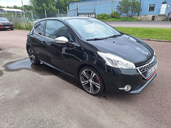 Peugeot 208 2 of 12