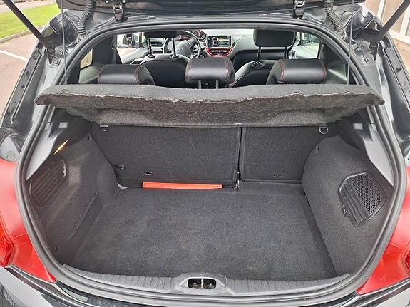 Peugeot 208 4 of 12