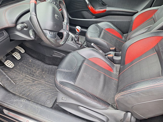 Peugeot 208 8 of 12